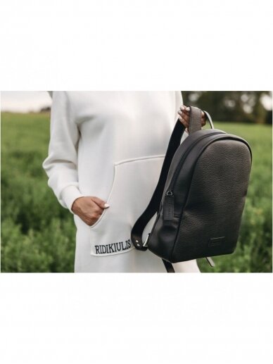 Juoda kuprinė | PURE 2